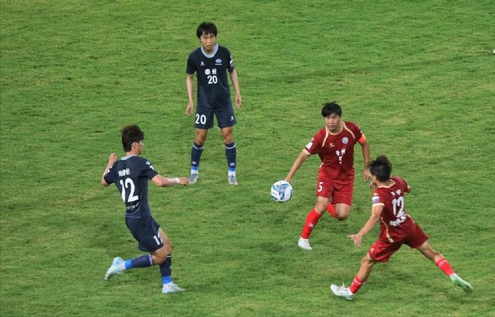 app下载-曝苏超球员拉横幅怼足协：拒绝足协指导，球迷：支持苏超足协别来