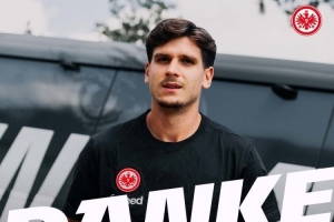 app下载-法兰克福官方：22岁中锋马塔诺维奇转会弗赖堡 据悉转会费800万欧