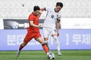 巴顿：记录一下30岁国家队第一次首发 东亚杯结束了看到了差距