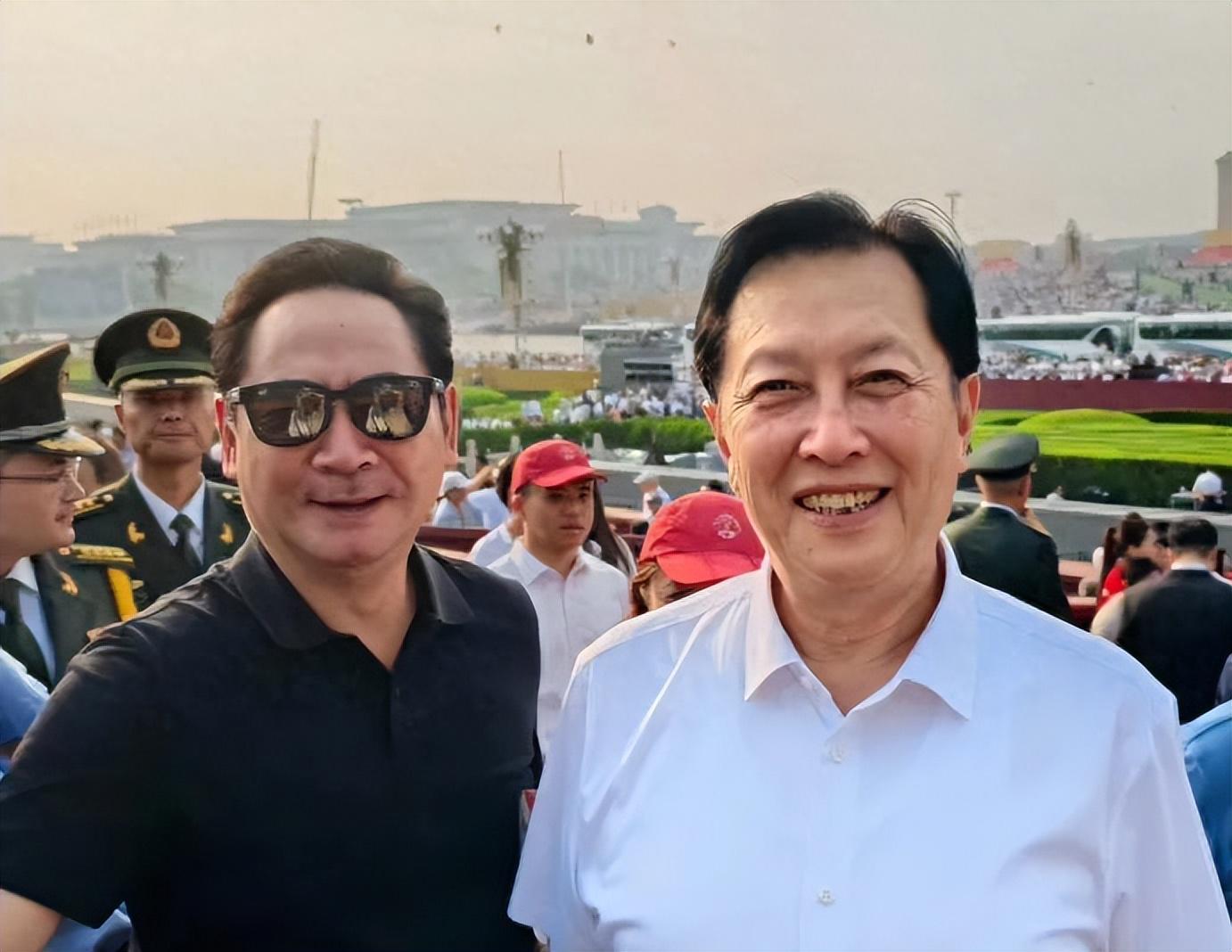 唐国强担心的事发生了！同现身观礼阅兵，却遭评论批评不如刘劲？